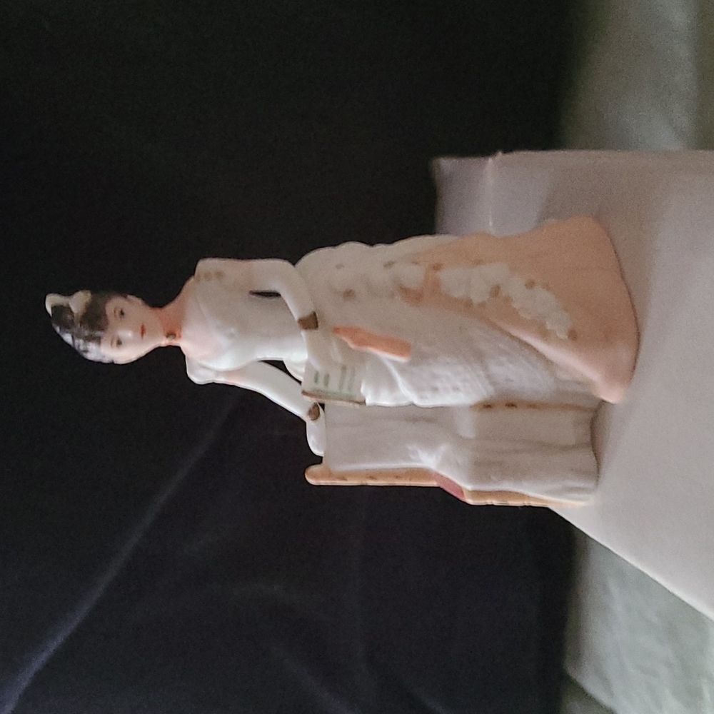 Avon Miss Albee 1986 Miniature